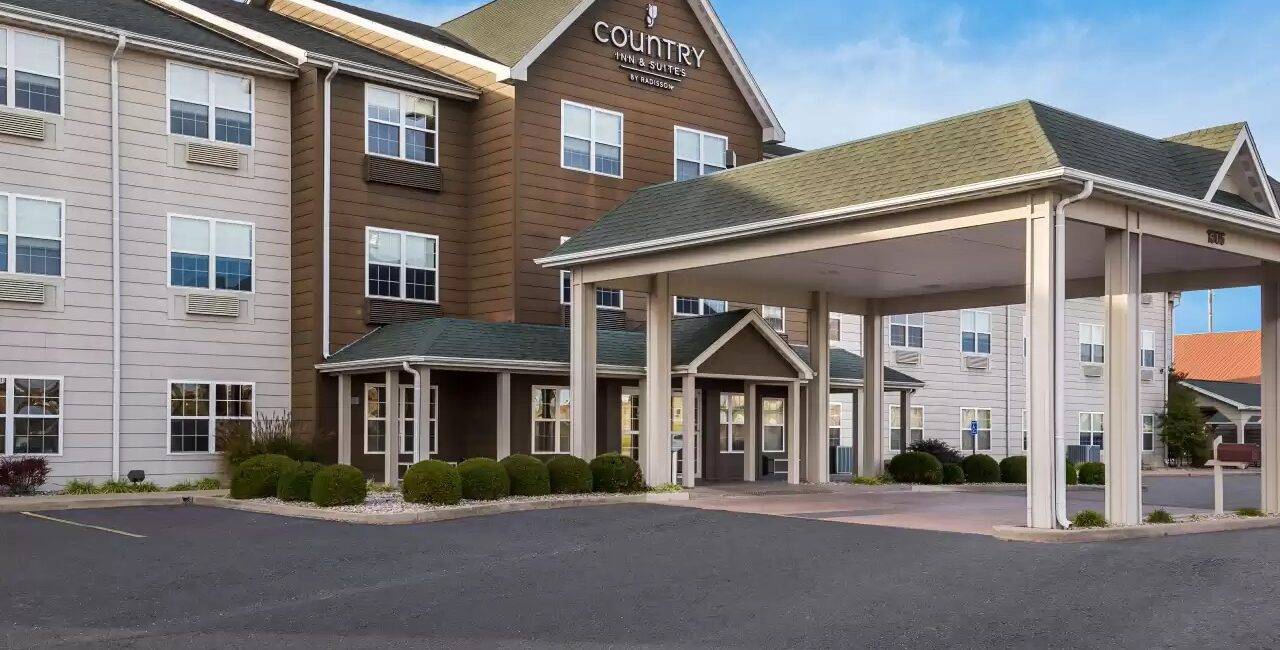 country-inn-and-suites-by-radisson-marion-outside-exterior-marion-illinois