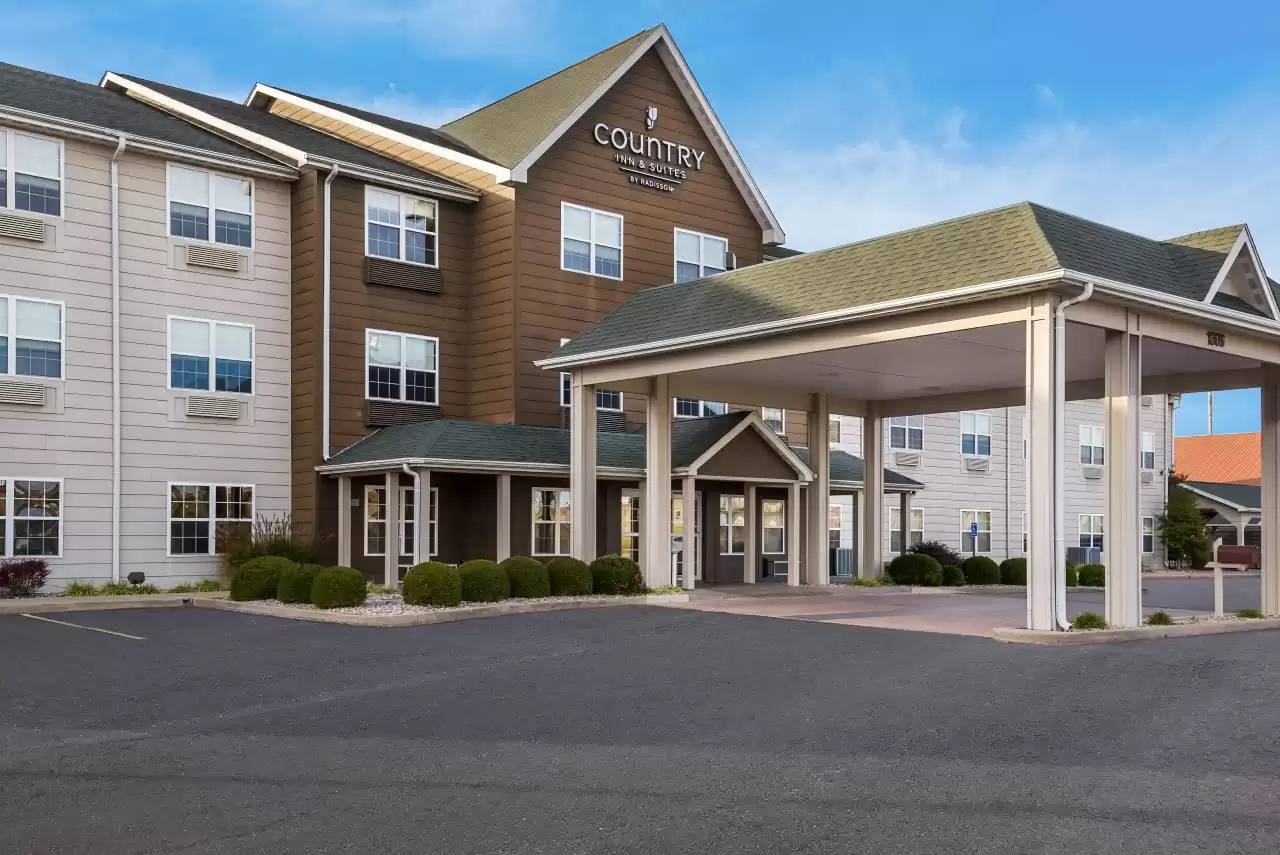 country-inn-and-suites-by-radisson-marion-outside-exterior-marion-illinois