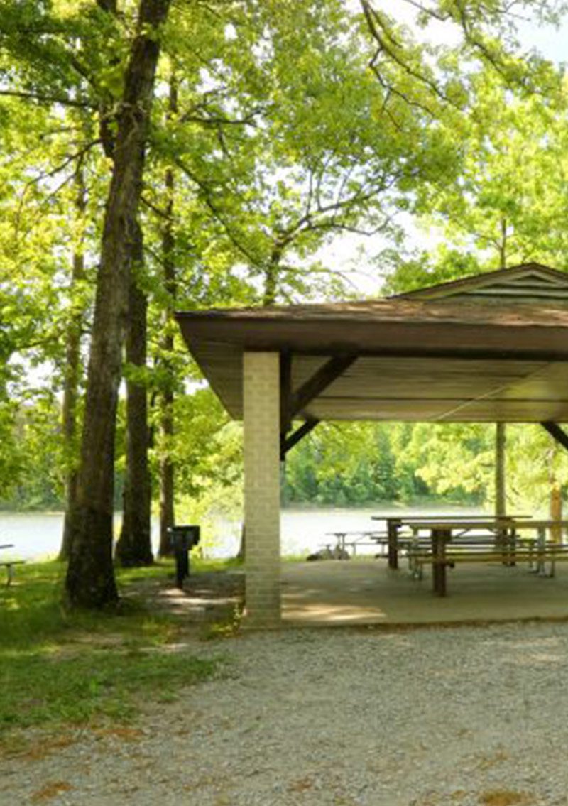 Shelter and picnic lakeside at Devils Kitchen Lake Campground