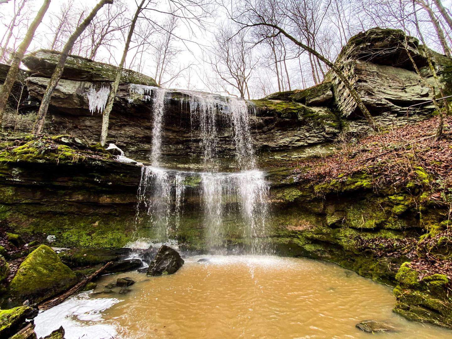 hiking-with-shawn-rocky-bluff-trail-waterfall-crab-orchard-marion-illinois