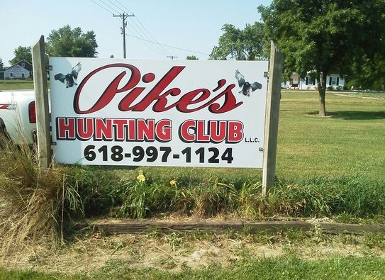 pikes-hunting-club-sign-marion-illinois