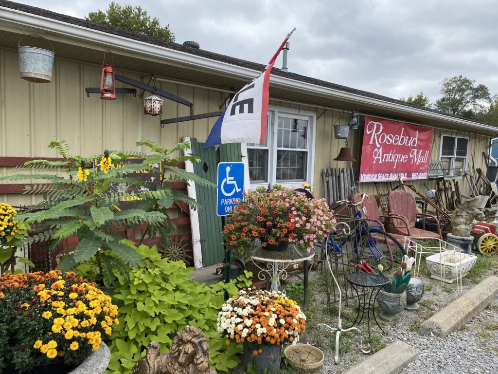 Rosebud Antique Mall visitSI