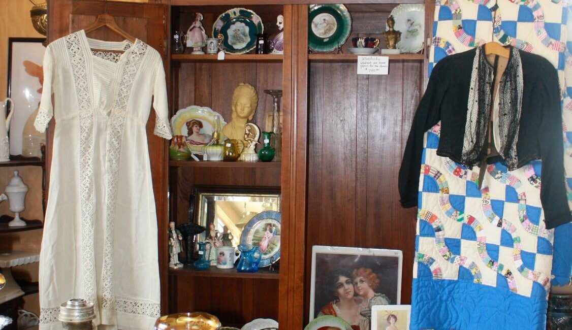 shamrock-antiques-dresses-johnston-city-illinois