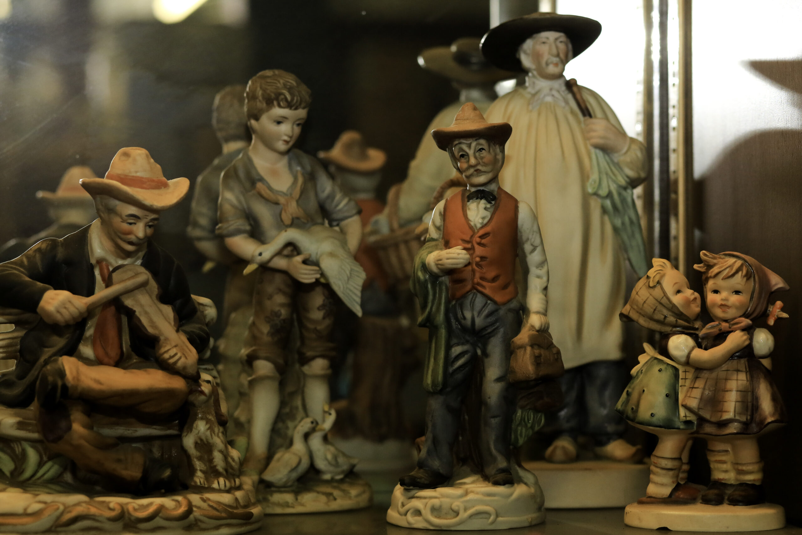 asburys-antiques-figurines-herrin-illinois