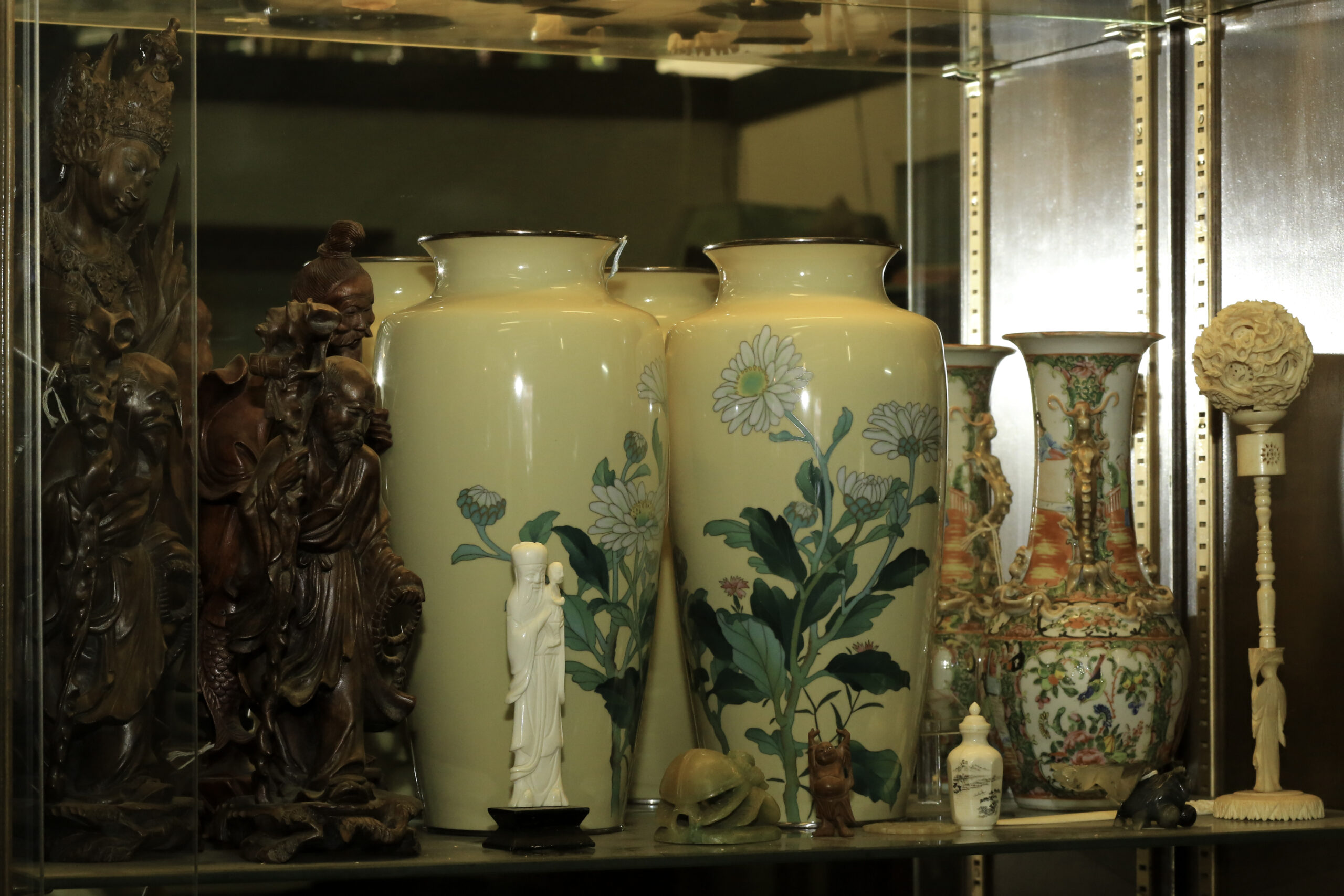 asburys-antiques-vases-herrin-illinois