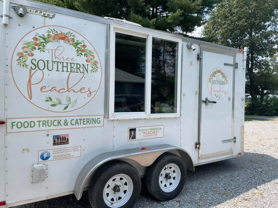 three-southern-peaches-truck-southern-illinois