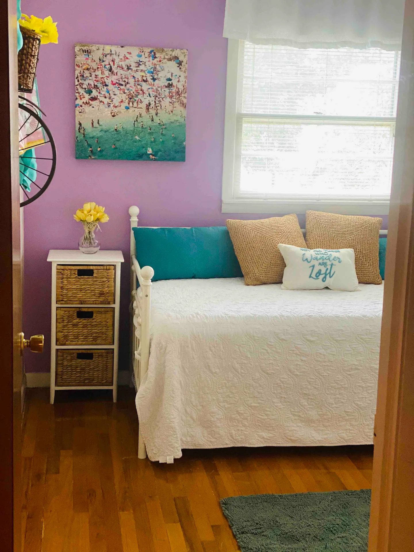 lakefront-cottage-second-bedroom-vibrant-colors-single-bed-marion-illinois