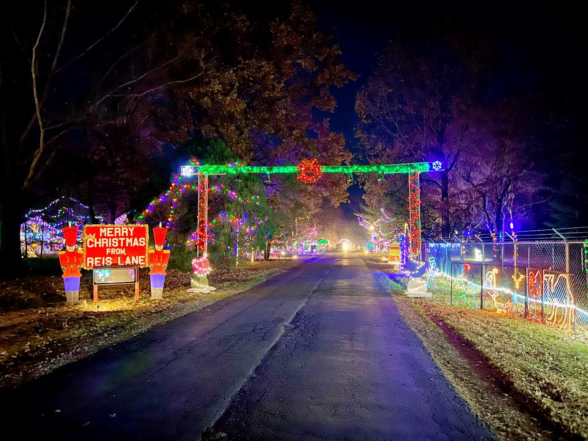 reis-lane-christmas-herrin-illinois